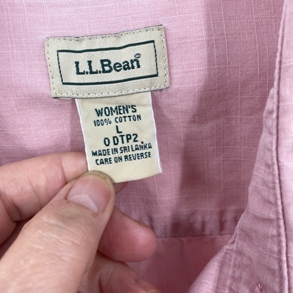 L.L. Bean pink chambray Button front rollsleeve shirt L - Picture 4 of 11